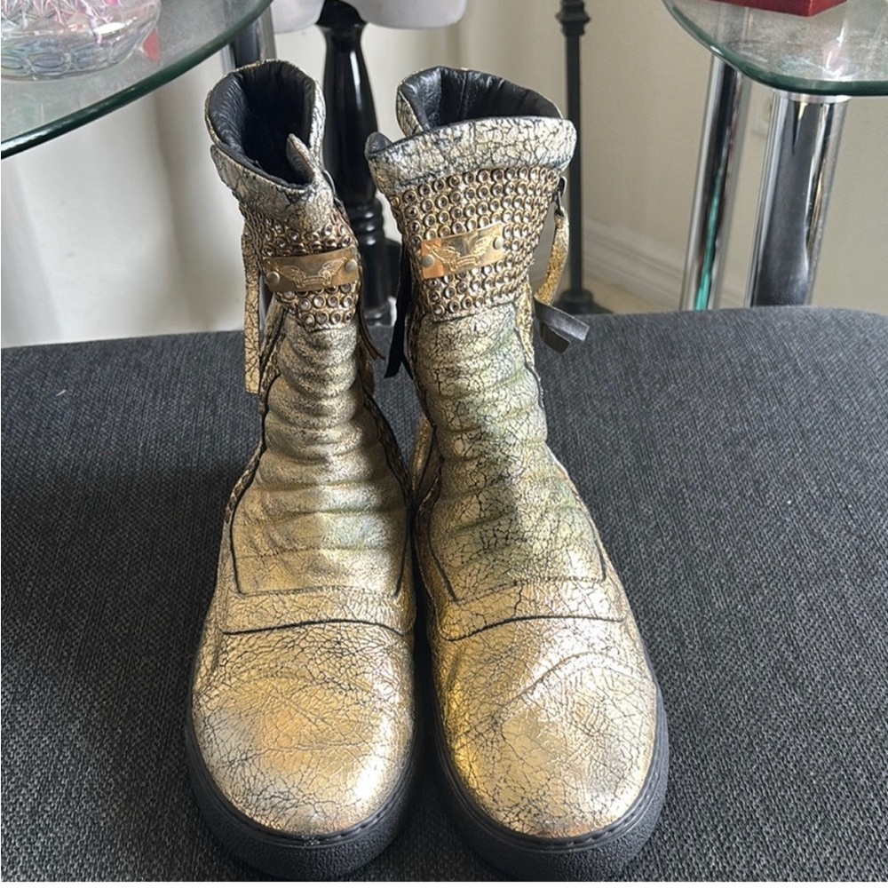 Robins jeans boots 

Very rare 

Fancy rhinestones 

Zip up style

Made in Italy